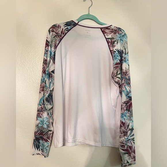 NWT Hurley Women's
UPF 50+ XXL
Rash Guard - Picture 4 of 4